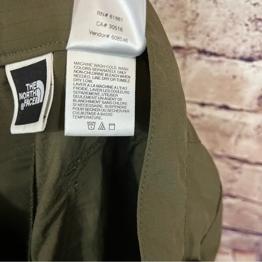 The North Face Green 2 in 1 Convertible Zip Nylon Hiking Pants